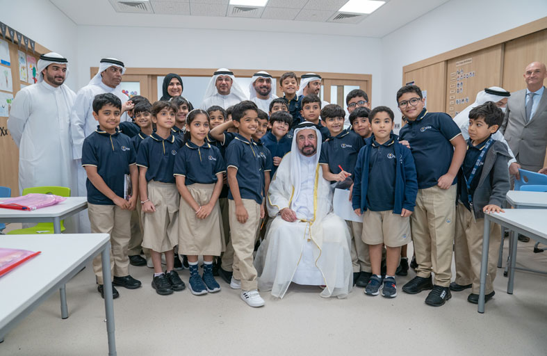 حاكم الشارقة يفتتح مدرسة فيكتوريا الدولية في خورفكان 