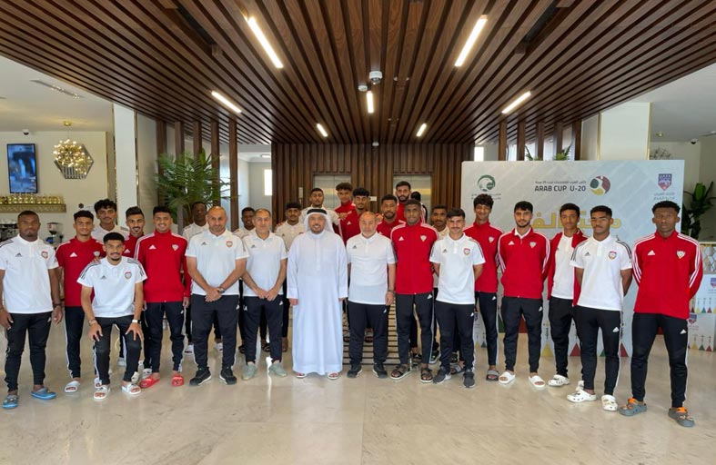 الجنيبي يحفز لاعبي منتخب الشباب قبل مباراتهم الافتتاحية في كأس العرب