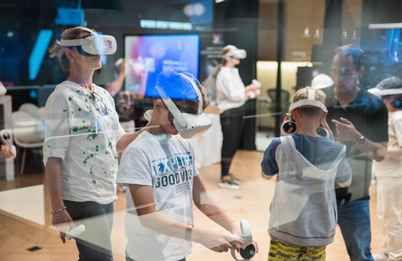 مقر المبرمجين يمكّن أفراد المجتمع بمفاهيم التصميم ثلاثي الأبعاد والاتجاهات الجديدة للذكاء الاصطناعي