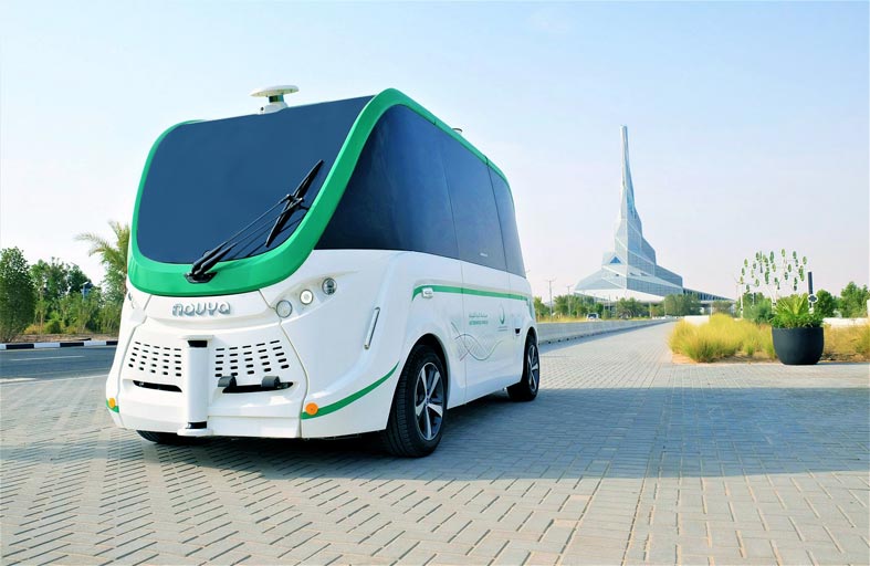 تجارب تفاعلية لزوار مركز ابتكار هيئة كهرباء ومياه دبي