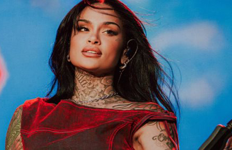 المغنية الأمريكية كيلاني: الفلسطينيون بحاجة لصوت