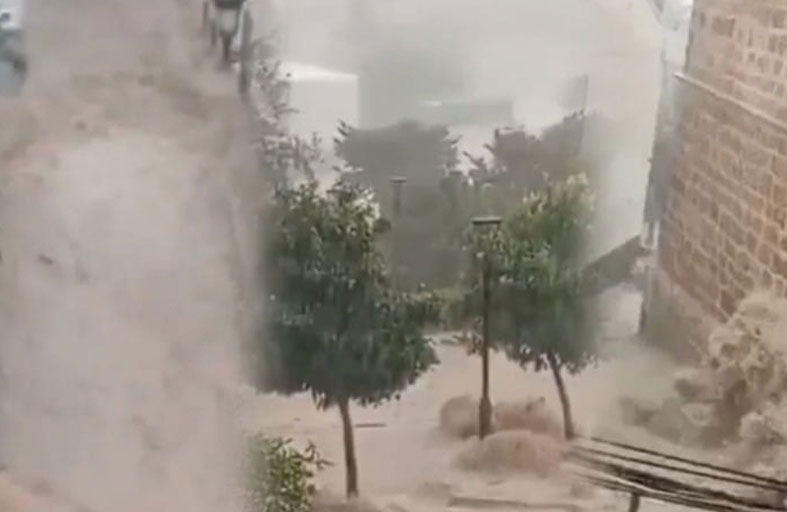 فيضانات غرناطة تُحوّل الشوارع إلى أنهار 