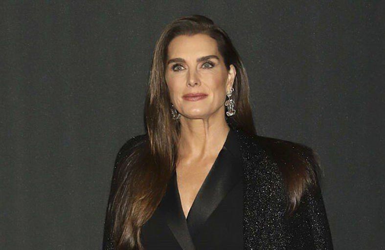 بروك شيلدز تتألق مع ابنتيها في نيويورك