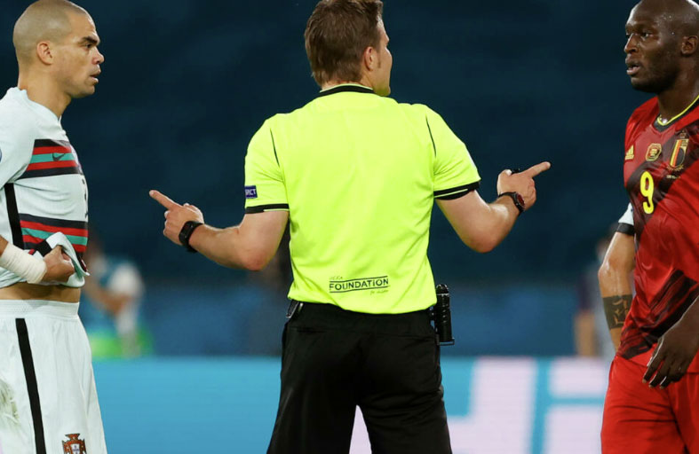 إشادات بـ «تكتيك» سلس للحكام  في كأس أوروبا 