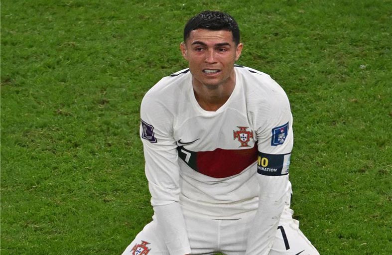 رغم ما حدث.. أسطورة مان يونايتد يتحدث عن «دموع رونالدو»