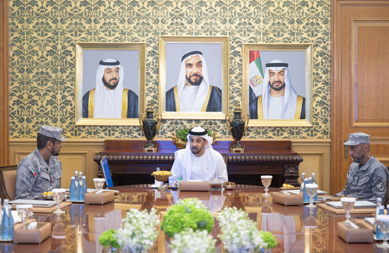حمدان بن زايد يستقبل وفداً من قيادة الحرس الوطني