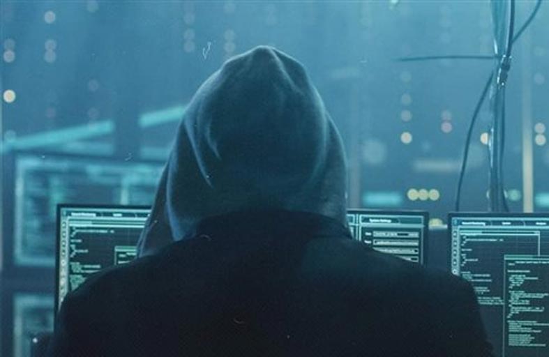  مسؤول : قراصنة صينيون سرقوا بيانات وصفية لأمريكيين 