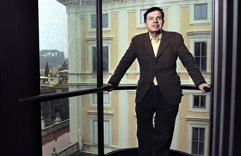 الفائز بنوبل الفيزياء يندد بنقص التمويل