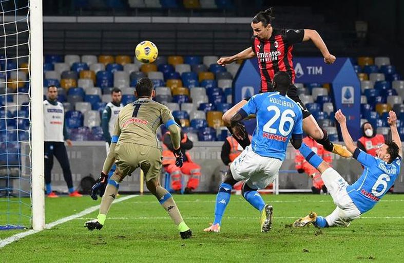 الصحف الايطالية تشيد بإبراهيموفيتش الساحر