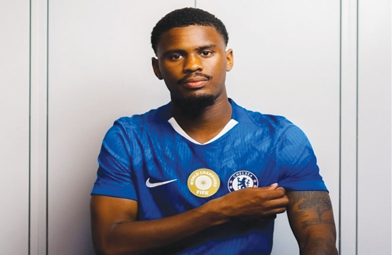 رسمياً.. تشيلسي يتعاقد مع المدافع الهولندي هاتو