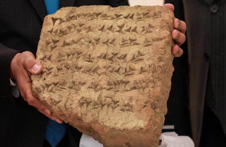 عمرها 2800 عام.. إيطاليا تعيد إلى العراق « شارة شلمنصر »