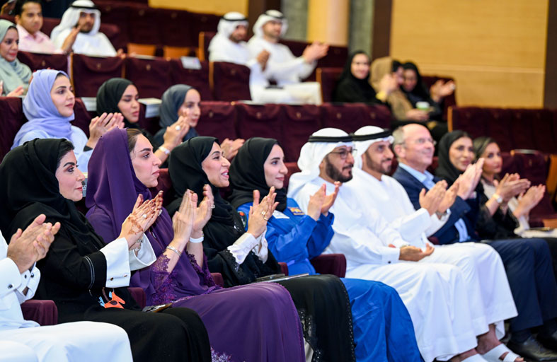 المرأة الإماراتية تشكل 40 % من الكوادر الوطنية في مجموعة الإمارات