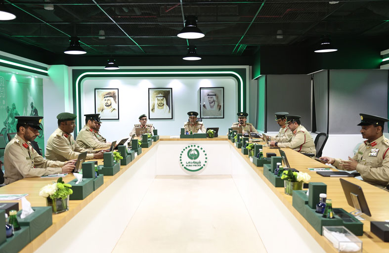 عبد الله المري يترأس مجلس القيادات العليا في شرطة دبي 