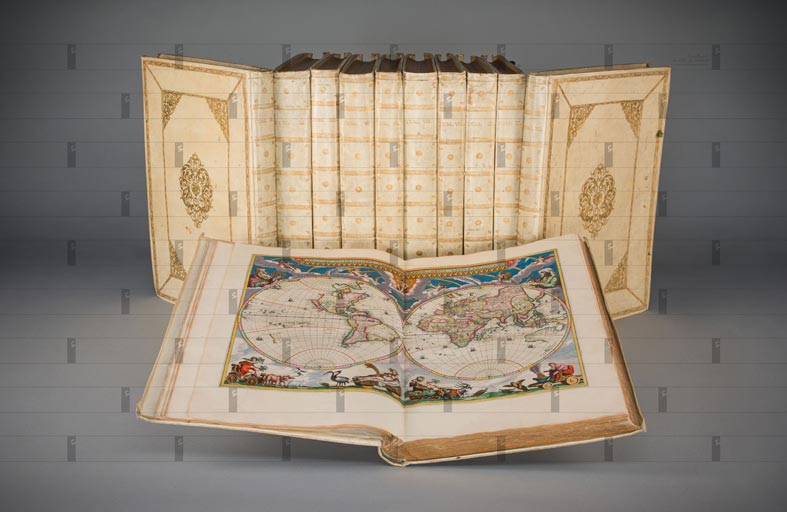 مكتبة محمد بن راشد: معرض ذخائر المكتبة متحف حضاري عبر ذخائر الكتب والمخطوطات والمقتنيات النادرة