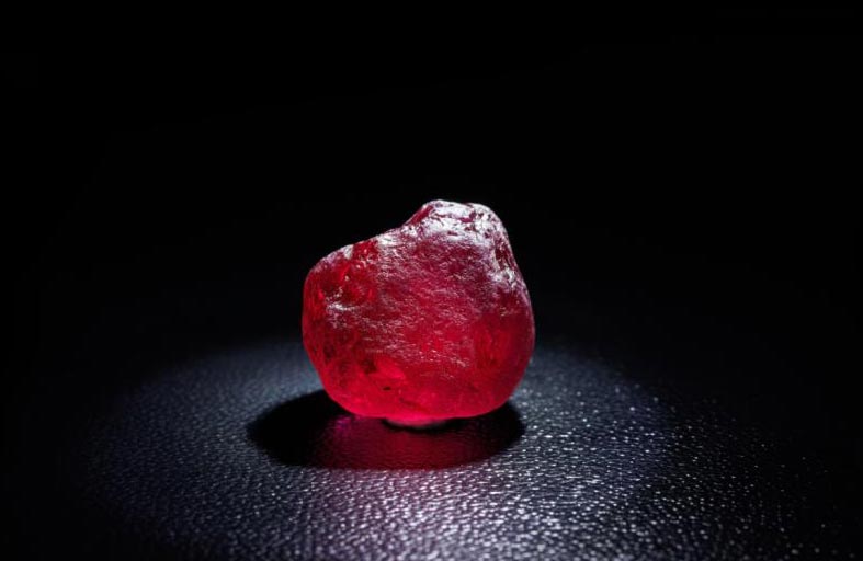 حجر ياقوت بـ34,8 مليون دولار 