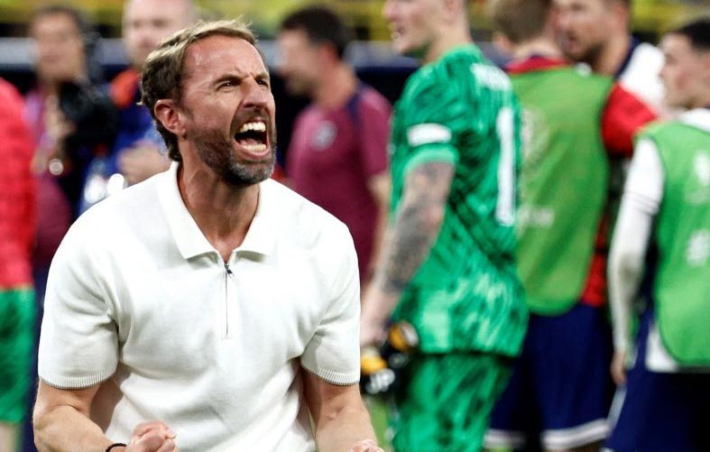 ساوثغيت يشيد بعقلية المنتخب الإنكليزي وبيلينغهام يصف واتكينز بـ «البطل» 