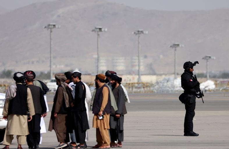 الشرطة الأفغانية تعود للانتشار في محيط مطار كابول 