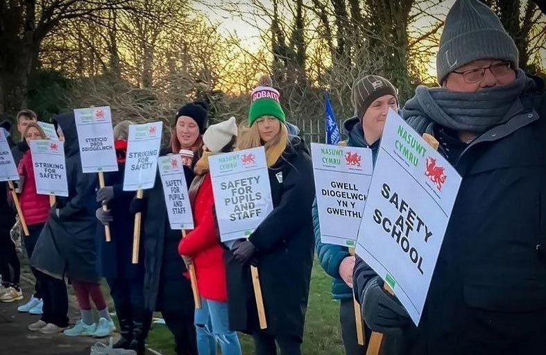 معلمو بريطانيا يخشون الذهاب للعمل خوفاً من التلاميذ