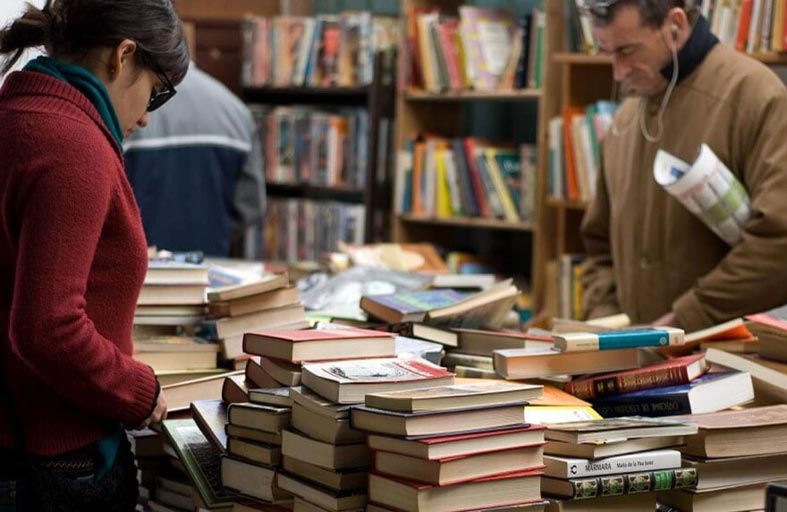 المكتبات العامة تجذب لبنانيين عاجزين عن شراء الكتب 