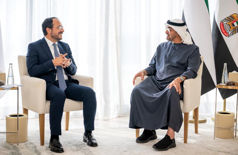 رئيس الدولة والرئيس القبرصي يؤكدان أهمية وقف إطلاق النار في قطاع غزة وإيصال المساعدات الإنسانية لسكانه 