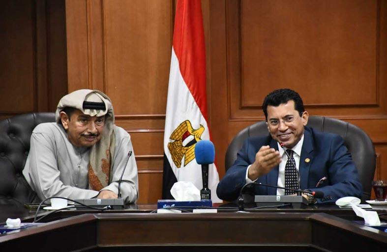 الكعبي ووزير الرياضة المصري يستعرضان آخر الاستعدادات لانطلاق ماراثون زايد الخيري بالاسكندرية 