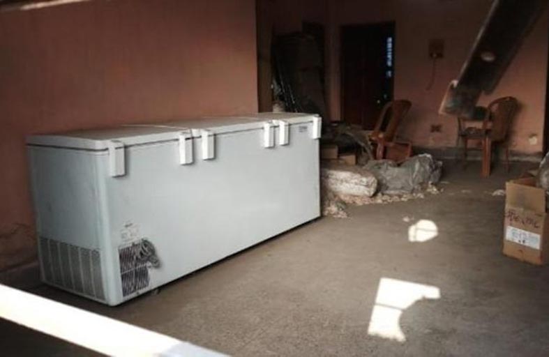 يخفي جثة والدته في فريزر