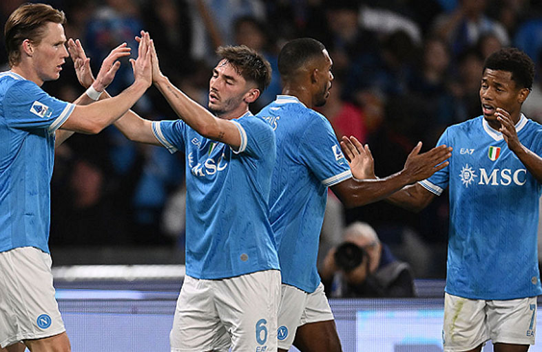 نابولي يحقق فوزا غير مقنع  وينفرد بالصدارة مؤقتا 