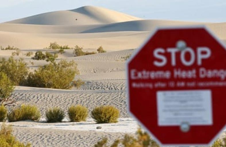 «تذوب أقدامه» خلال التنزه حافياً في وادي الموت