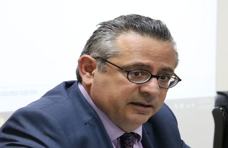  الحكومة الجزائرية تلوّح بسحب اعتماد قناة فرانس-24 