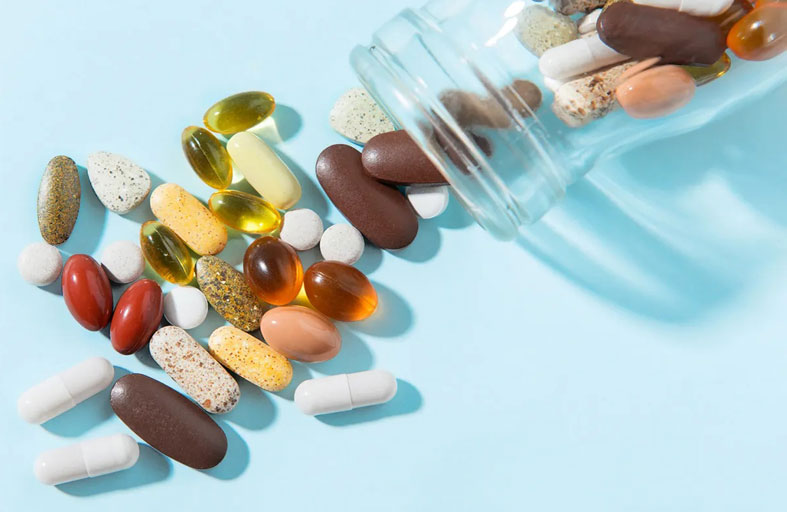 مكملات غذائية شائعة قد تسبب مشكلات صحية صامتة في جسمك