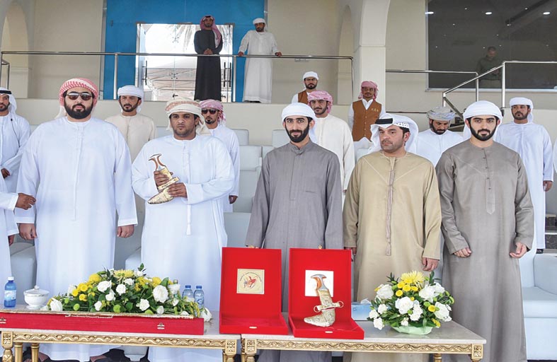 ولي عهد أم القيوين يشهد منافسات اليوم الثالث من مهرجان أم القيوين الـ 17لسباقات الهجن باللبسة