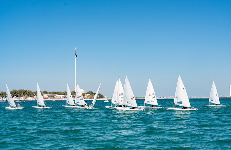 «أبوظبي للشراع الحديث» يشارك في بطولة «البارح» الدولية بالبحرين