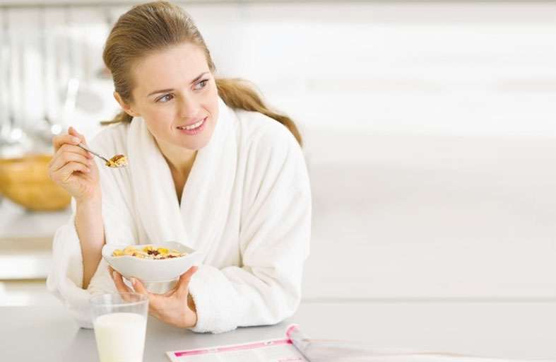 الإفطار المتأخر قد يكشف عن مشاكل صحية مبكرة