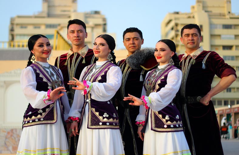 باشكرستان.. موسيقى تشبه الفرح ورقص بلون المخمل 