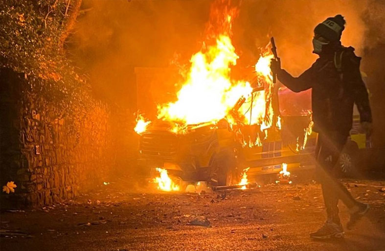 صدامات قرب دبلن بين الشرطة ومتظاهرين يطالبون بطرد اللاجئين 