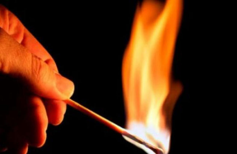 شاب يضرم النار في خطيبته لرفضها الاستمرار