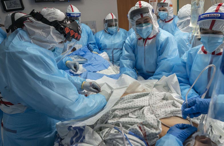 235 ألف إصابة بكورونا خلال 24 ساعة بالولايات المتحدة