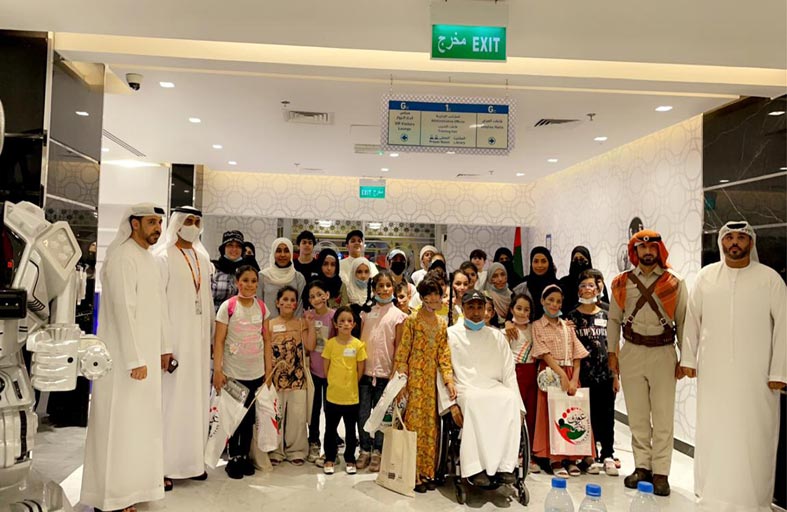 شرطة أبوظبي تسعد 45 طفلاً يتيماً