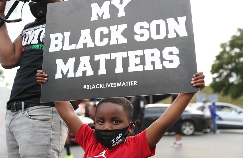  اتهام شرطي في أتلانتا بالقتل في حادثة بروكس 