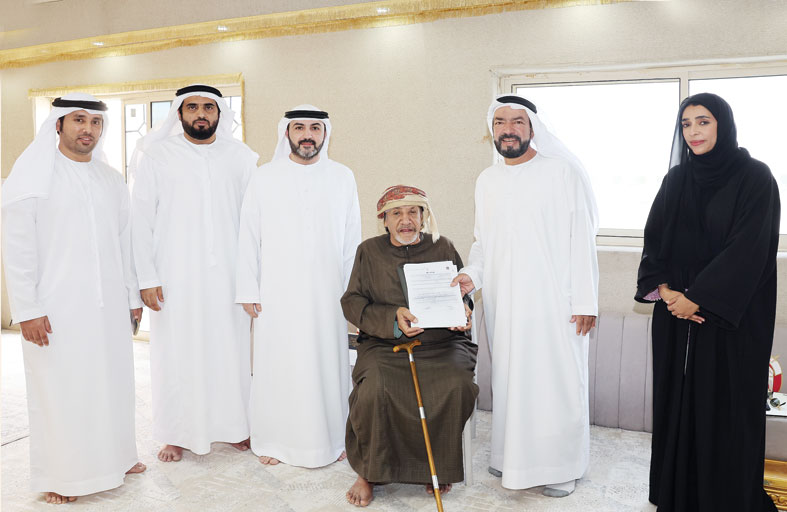 الشؤون الإسلامية والأوقاف والزكاة  تكرّم رجل البر سعيد الساعدي