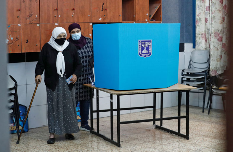 نتانياهو سياسي محنّك يكافح للبقاء في السلطة