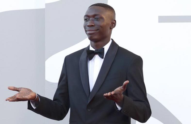 يتحول من نادل إلى مليونير على تيك توك