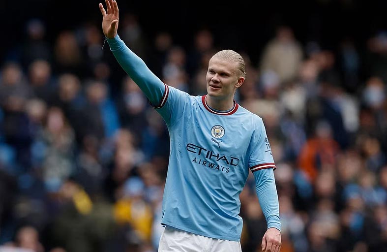 هالاند يواصل الصدارة.. ومبابي يصعد للمركز الرابع