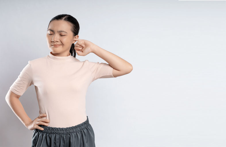 طبيب يوضح سبب الحكة في الأذن