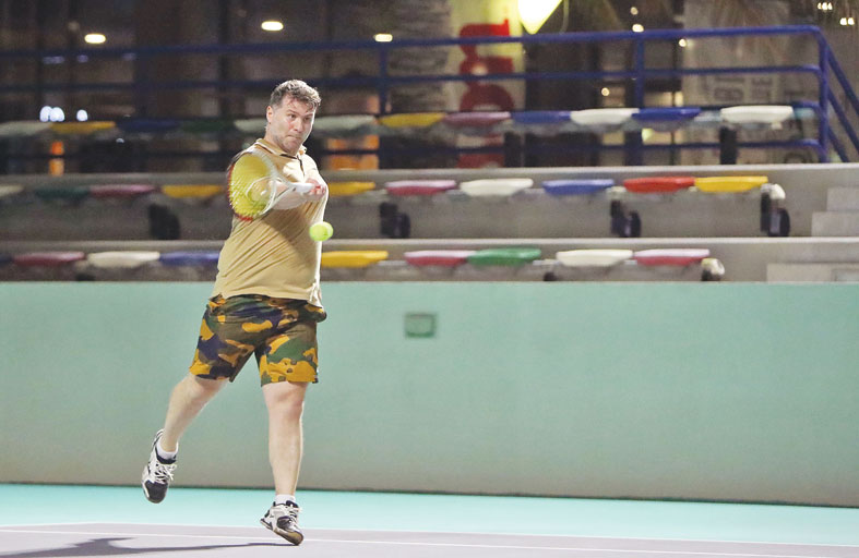 195 لاعبا في دوري أبوظبي للتنس