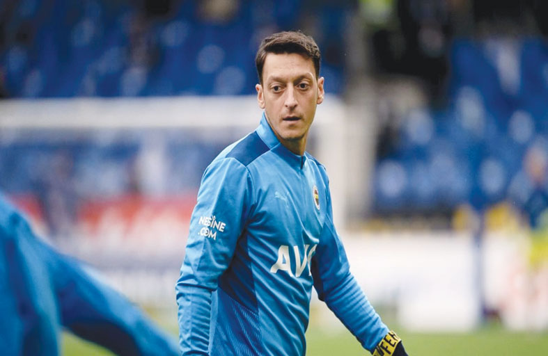 مسعود أوزيل يعلن اعتزال كرة القدم 