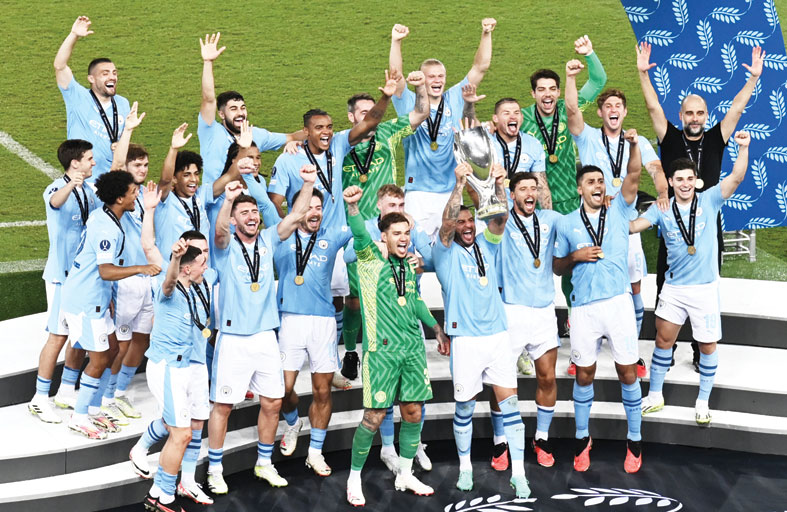 الدوري الإنجليزي .. قطبا مانشستر يواجهان تحديا صعبا أمام نيوكاسل وتوتنهام