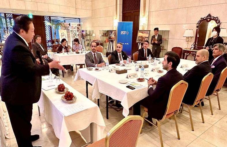 سفير الدولة لدى اليابان يشارك في فعالية تذوّق العنب