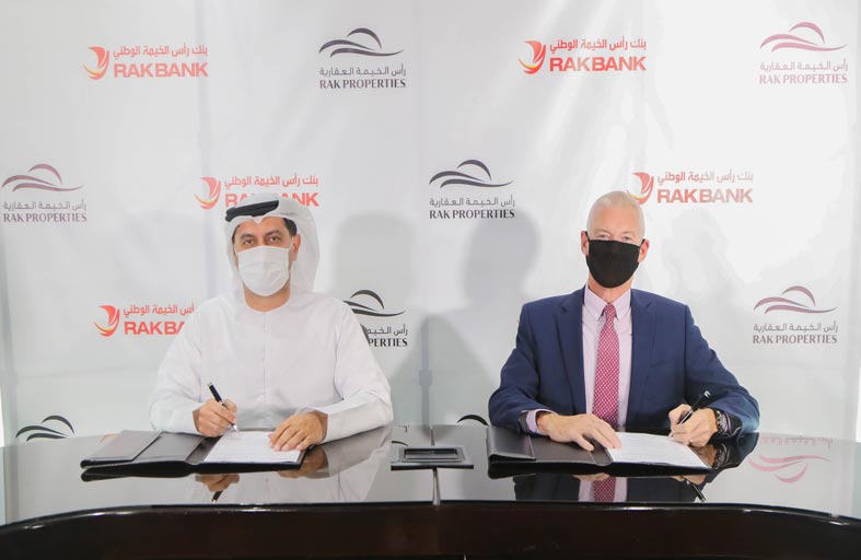 رأس الخيمة العقارية وبنك رأس الخيمة الوطني يوقعان اتفاقية قرض لأجل