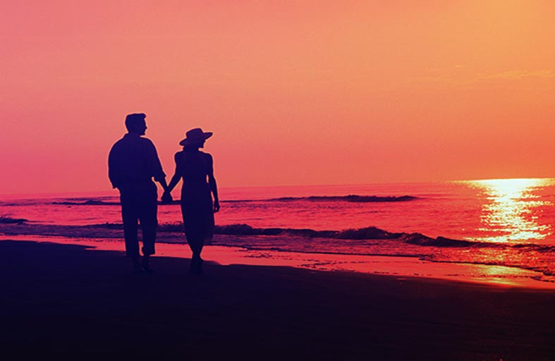 ذهبا في نزهة رومانسية.. وحصلا على الأغلى من الذهب